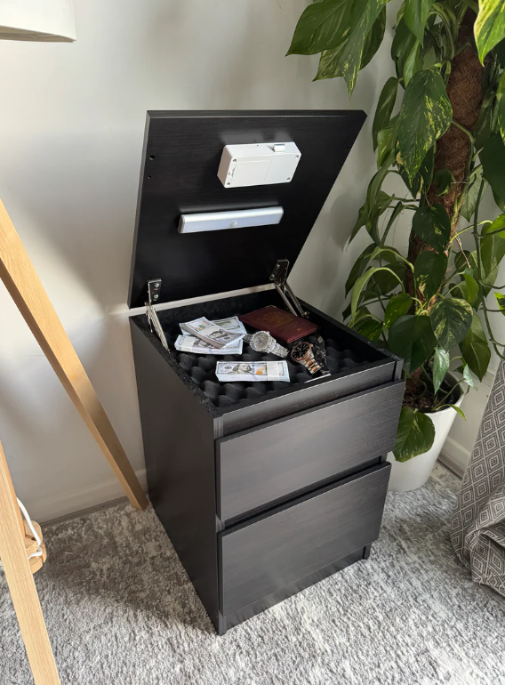 Zárható Éjjeli Szekrény